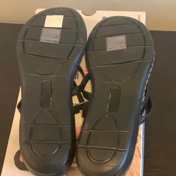 Skechers luxe foam black sandals. Size 9 - Picture 3 of 3